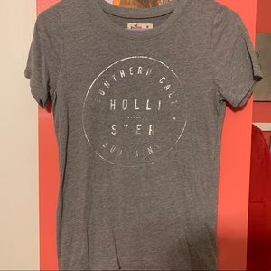 HOLLISTER T-shirt.